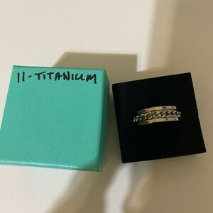 Source Unknown Silver Chain Ring